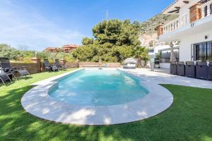 797 HOLIDAY RENTALS -Estilosa Villa en Benalmadena para 10
