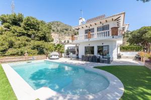 797 HOLIDAY RENTALS -Estilosa Villa en Benalmadena para 10