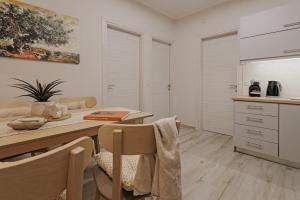 Kumquat Apt at Corfu Port!