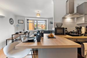 Woodhouse Suite - Centrally located, contractor friendly