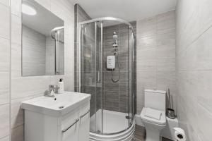 Apt 6, Woodhouse Suite