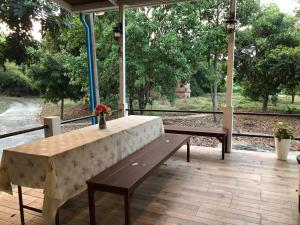 Whales Come to the River - Riverside - 3 rooms on 2nd floor