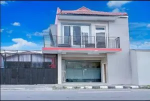 Hotel O Stasiun Tegal Near Alun-Alun Formerly Lumina Guest House - 直葛