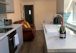 Hunters Cottage - Pet friendly Fishermans cottage
