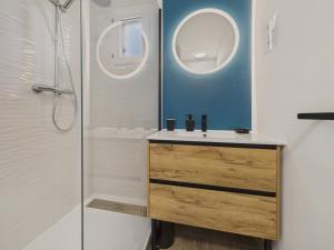 Maisons de vacances Maison pour 4 avec jardin a 500m de la plage : photos des chambres