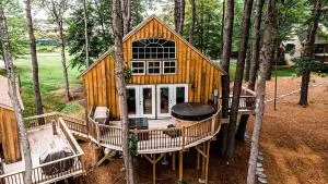 Unique Pet Friendly Treehouse with Hot Tub on the Edges of Belgrade Stream with Direct Access to Messalonskee Lake, Maine - Readfield