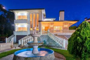 Majestic Manor in Valença with private pool