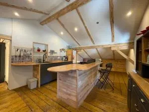 Backyard Mountain - 金兹灵