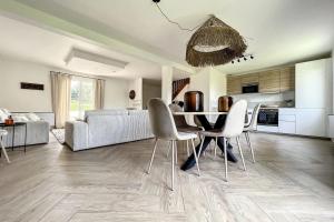 Spacious house 300m from the beach