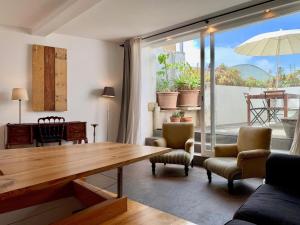 Sunny Apartment in Town with Terrace