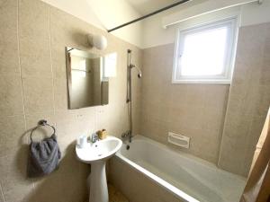 Spacious 3Apt Combo, Fast WiFi, 5Min Walk to Beach