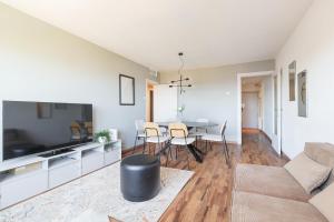 Bright Apt With Amazing Views