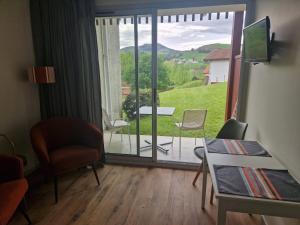 BANCA Piscine Vue Montagnes