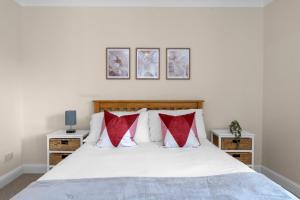 2 bedroom flat on ground floor in Edinburgh with Parking