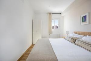 Amazing 3bdr Apt In Cornella 1 Mins From Metro