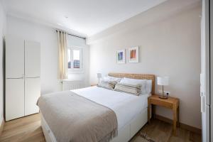 Amazing 3bdr Apt In Cornella 1 Mins From Metro