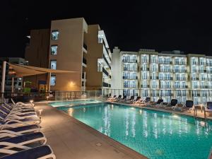 Private Beach 1BR-Yacht Club-Work Space-Pool-Gym