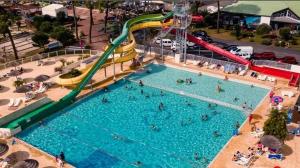 Mobil home climatisé récent 2 salles deau, 2 WC à SIBLU Bonne Anse plage