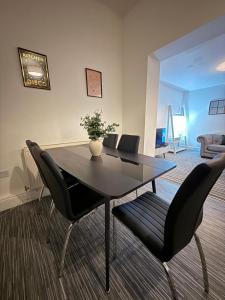 ResiLets - Newsham Road -Large 2 BR Short Stay Apartment for Holidays Contractors Visitors