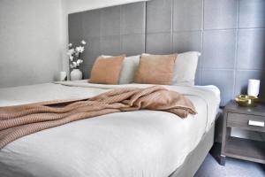 Banksys Hideout London Graffiti-Style Apartment