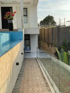 Infinity Pool Villa Studio Apartment - Wakiso