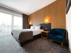 Double Room with Balcony room in AZZA Hotel & Restaurant