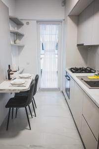 Unirea Towers Deluxe Apartment Modern & Chic