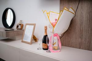 Unirea Towers Deluxe Apartment Modern & Chic