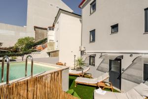 HostWise - Modern Flat with a Suite