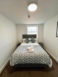 The Failsworth Collection - Stylish Apartments with Free Parking
