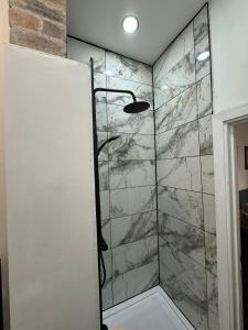 ResiLets - Plessey Road House, Large, Modern Home