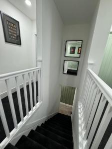 ResiLets - Plessey Road House, Large, Modern Home