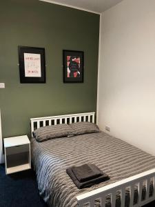 ResiLets - Plessey Road House, Large, Modern Home