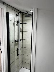 ResiLets - Plessey Road House, Large, Modern Home