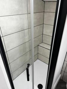 ResiLets - Plessey Road House, Large, Modern Home