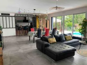 cozy house with heated pool maison avec piscine - Prinquiau