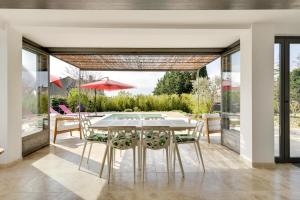 Maisons de vacances Villa Cali - Air-conditioned, Pool, Heart Village : photos des chambres