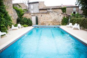 B&B / Chambres d'hotes O-MAZETTE CHAMBRE ROMANTIQUE VUE JARDIN AVEC PISCINE decouverte de l-Aude : Chambre Double - Vue sur Jardin