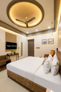 Saltstayz Autograph - Connaught Place