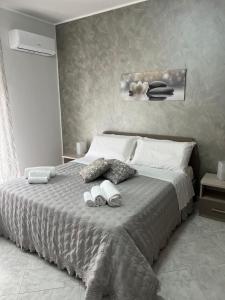 Holiday house ice honey