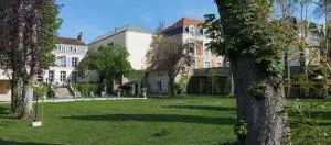 Maison dans hotel particulier 18eme, wifi, piscine chauffée - 马恩河畔埃索姆