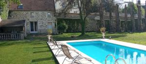 Maison dans hotel particulier 18eme, wifi, piscine chauffée