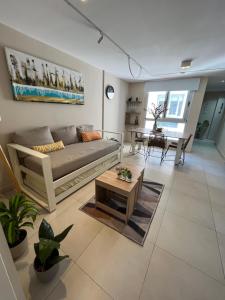 "The Best in the City" Hermoso departamento amplio, moderno y luminoso, ubicado en el centro de la ciudad, a pocas cuadras de peatonal Junin, a cuadras de plaza torrent y plaza la cruz, edificio moderno con ingreso digital, hasta 4 personas