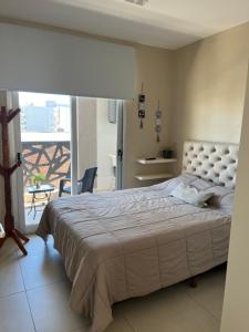 "The Best in the City" Hermoso departamento amplio, moderno y luminoso, ubicado en el centro de la ciudad, a pocas cuadras de peatonal Junin, a cuadras de plaza torrent y plaza la cruz, edificio moderno con ingreso digital, hasta 4 personas