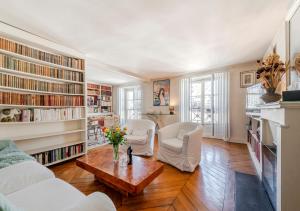 La Pause Parisienne, au pied du métro