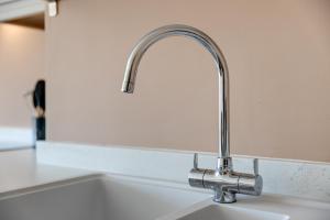 Bright North Bay Apartment Cricket Ground Views