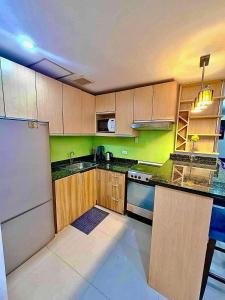 16 Guest for Group at Palm Tower 2 Makati RM 203