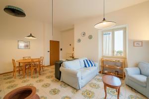 Casa di Claudio, Appartamento Spazioso con 3 Camere e Terrazza Panoramica nel Centro di Ischia