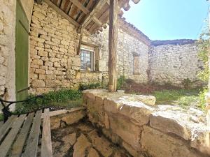 Maisons de vacances Magnifique ferme renovee et sa piscine ecologique - 15 personnes - 7 chambres : photos des chambres