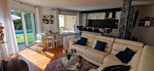 VILLA LA MAZAL, Bord de Mer, Piscine, Double Baignoire Balneo, Climatisation